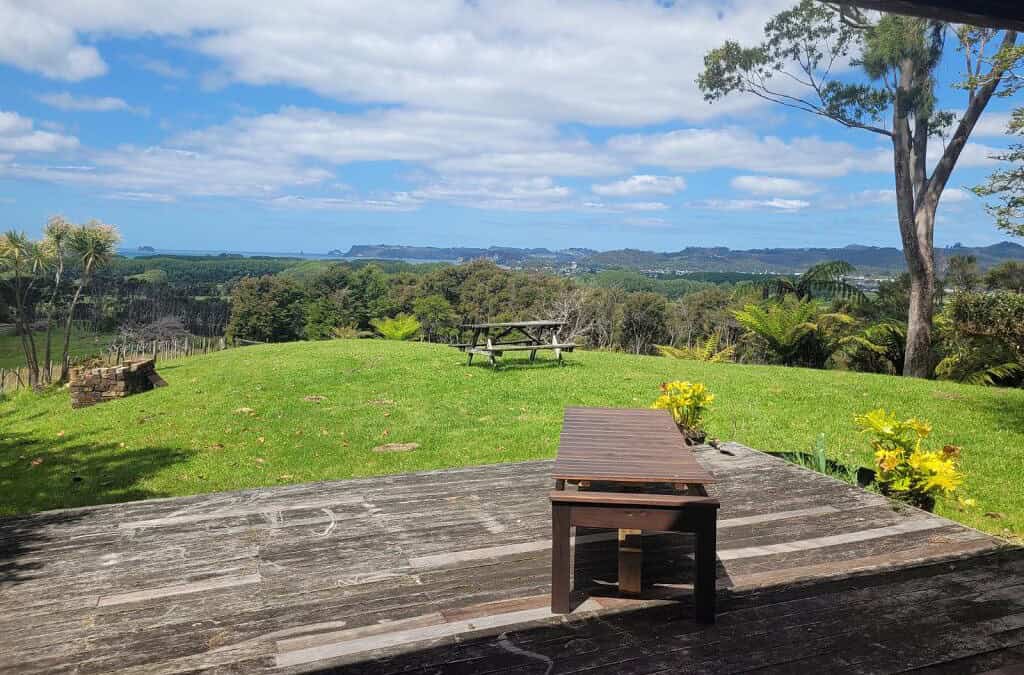 Hosts on the Coast Manuka Cabin with Ocean Views