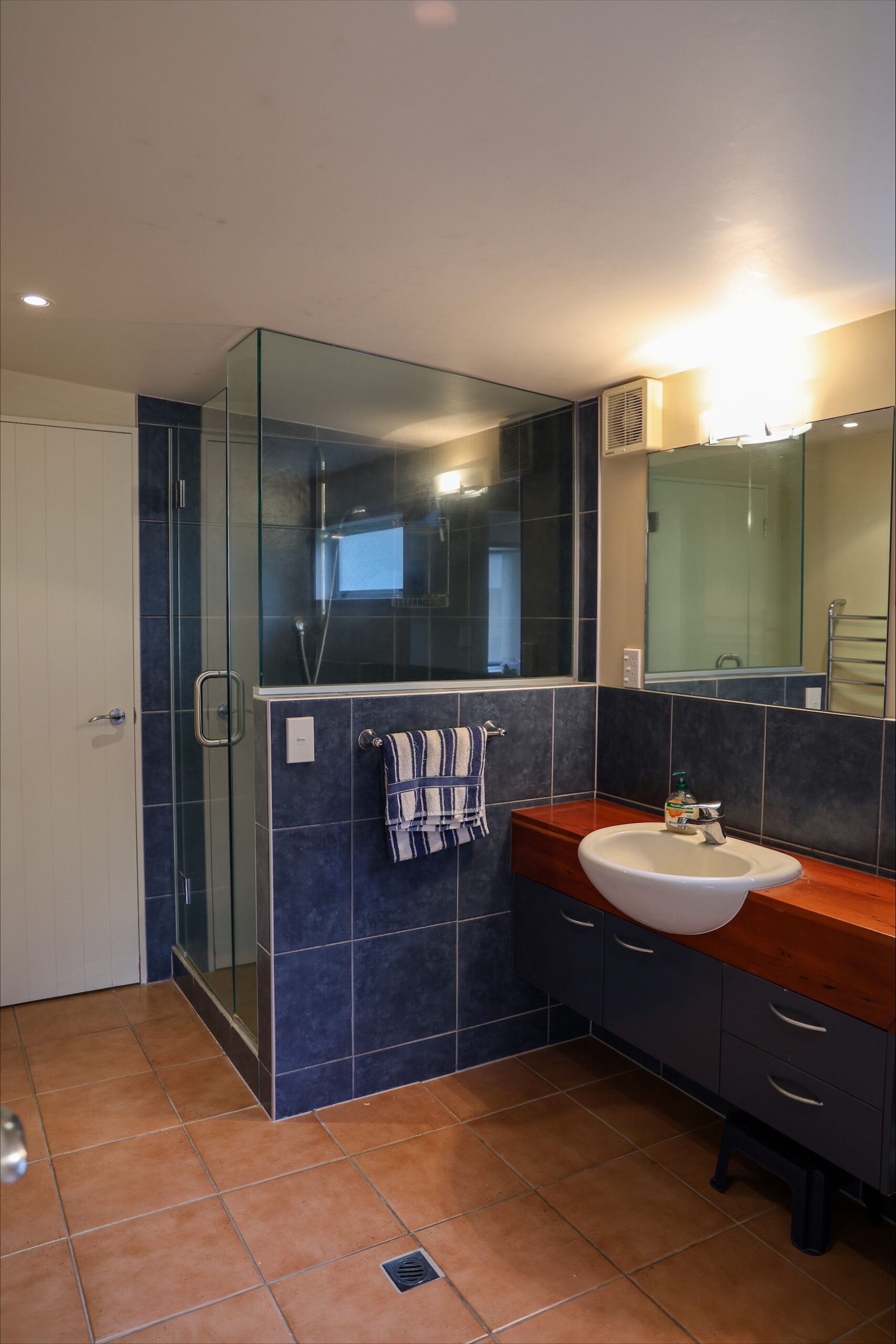 Sandy Toes on Sylvia