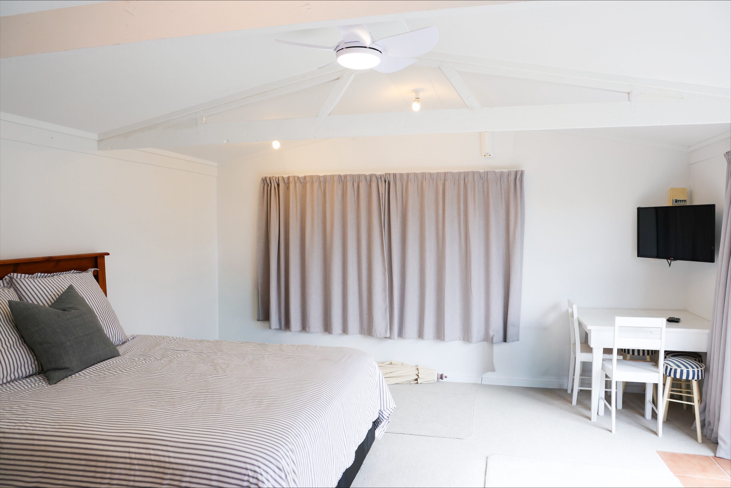 Sandy Toes on Sylvia