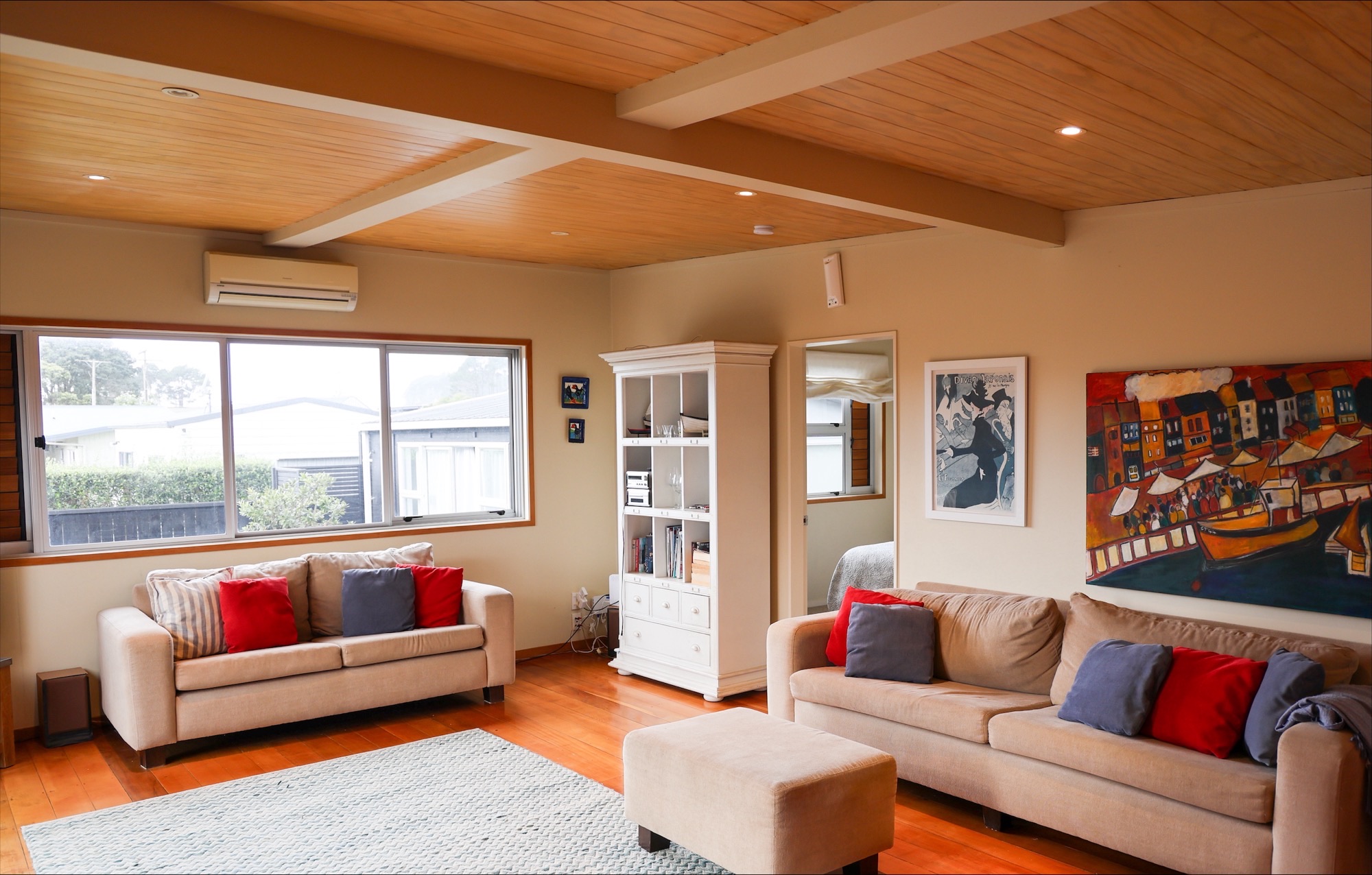 Sandy Toes on Sylvia