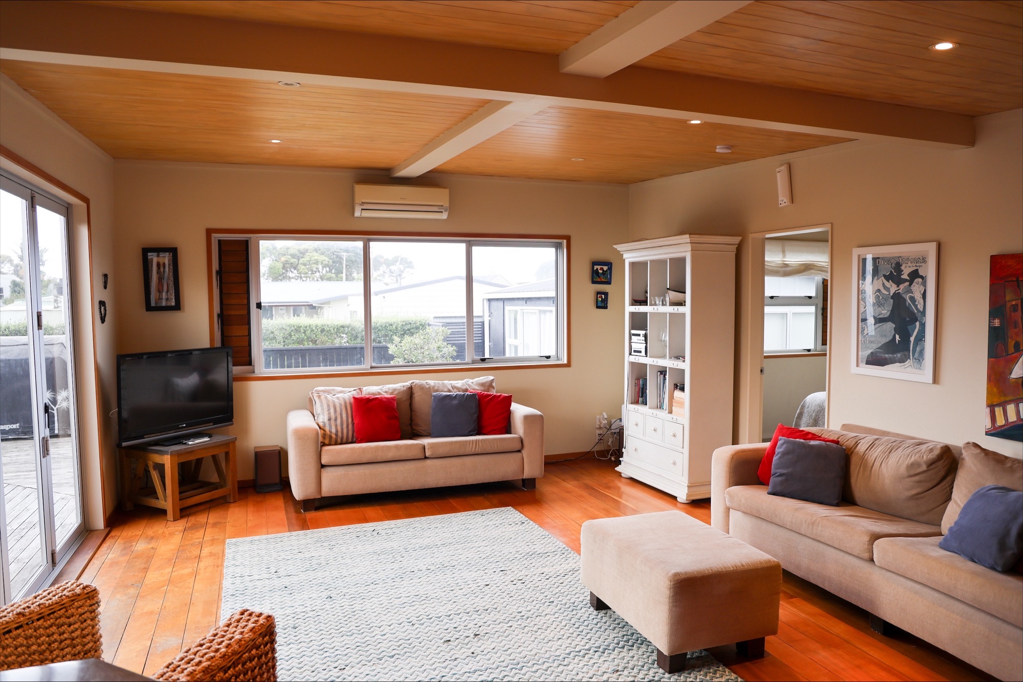 Sandy Toes on Sylvia