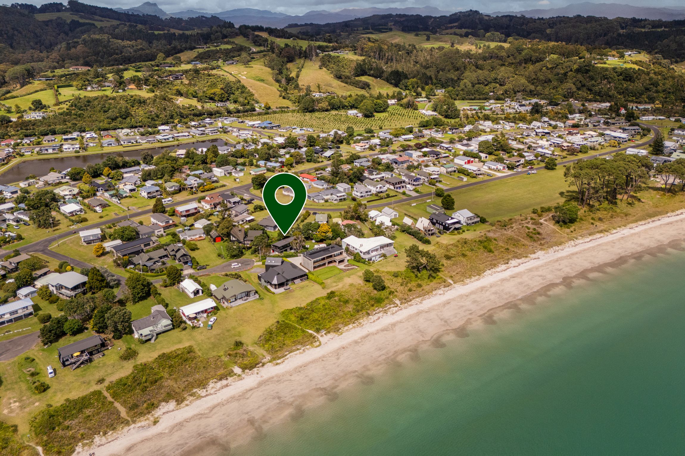 Beach Access Retreat – Cooks Beach